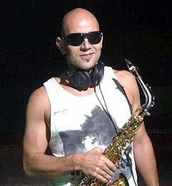 Contratar show de saxofonista para evento madrid espana barcelona