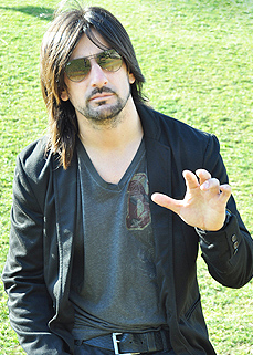 contratar doble de melendi para fiestas y eventos